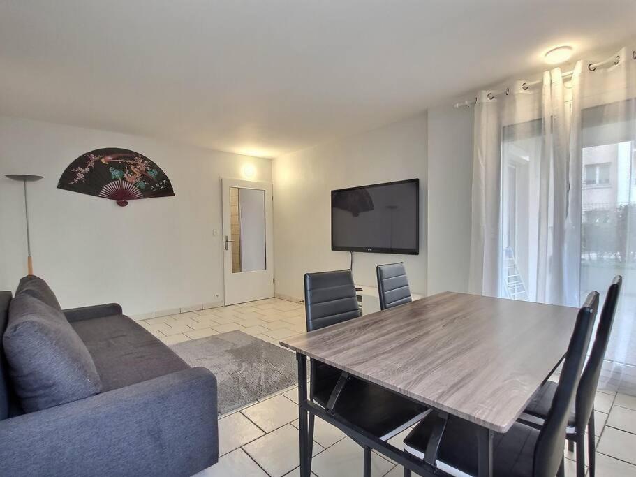 Le Cosy Wiener *Paris*Gare A 300 M*Disneyland* Champs-Sur-Marne Exterior foto